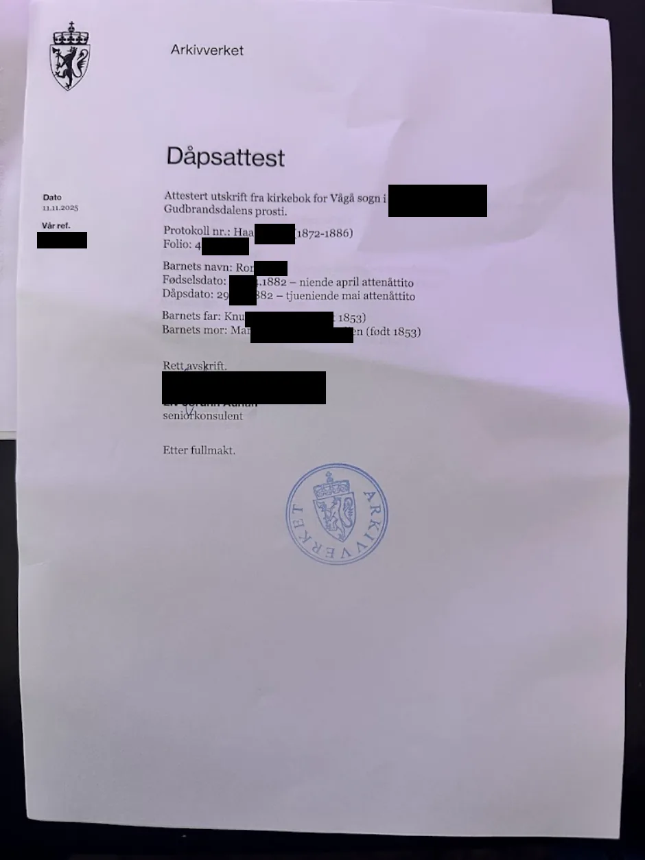 Redacted certified baptism certificate from Arkivverket with official stamp